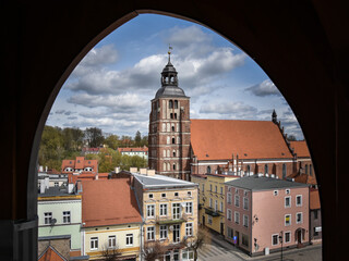 Widok na miasto i kościół - obrazy, fototapety, plakaty