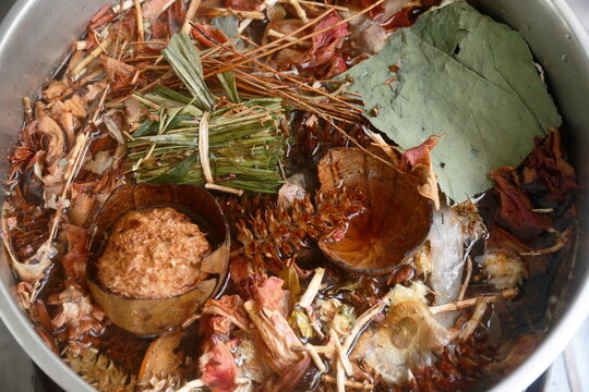 Preparation of Chinese herbal juice for internal body heat or internal hot relief. refresh herbal juice. Jab-Liang. At least 10 Chinese herbal are ingredients of Jab-Liang juice. Boiling of Chinese he