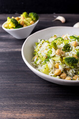 Basmati rice with chickpeas and broccoli. Healthy and balanced dish suitable for those following a vegan diet.