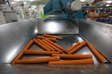 The mechanical equipment of the spinning production line is in operation