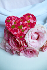 Obraz na płótnie Canvas pink rose and heart