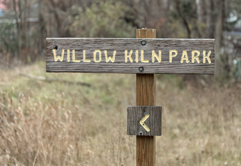 willow kiln park sign with arrow on wooden post on a hiking trail in rosendale new york (hudson valley, rondout creek, wallkill valley)