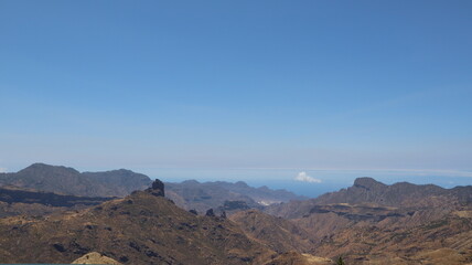 cordillera montañosa majestuosa