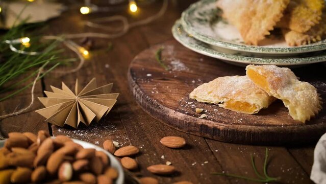 A crescent-shaped pastry whose filling is made of eggs and almonds wrapped in crispy dough, cut in an artisanal way and sprinkled with sugar.
