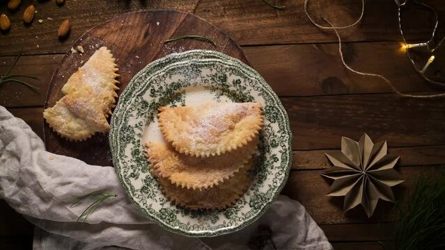 A crescent-shaped pastry whose filling is made of eggs and almonds wrapped in crispy dough, cut in an artisanal way and sprinkled with sugar.