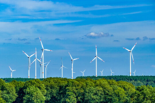 Windpark im Wald, Windkraftanlagen mitten im Wald, neue Genehmigungen f&uuml;r Windkraftanlagen im Wald