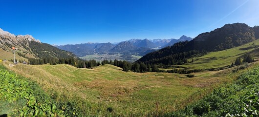 Blick vom Hahnenkamm nach süden über das Lechtal
