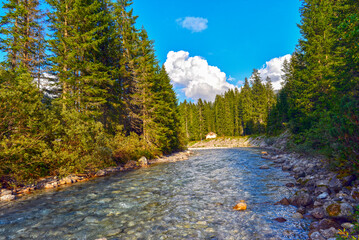 Der Lech - unberührte Wildflusslandschaft in Lech am Arlberg (Vorarlberg, Österreich)