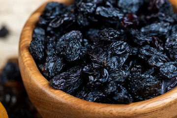 blue dry raisins for cooking desserts