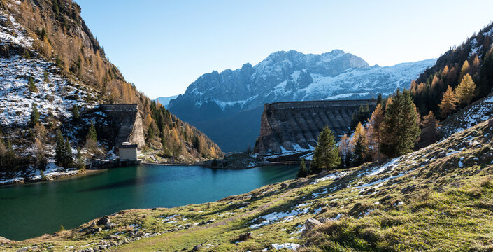 Diga del Gleno, Provincia di Bergamo Lombardia, Italia.  Resti della diga dopo il crollo / disatro del 1&deg; gennaio 1923. Foto del centenario del crollo 2023.