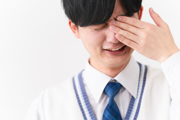 学生服を着ている若い男性　学生イメージ