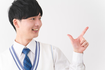 学生服を着ている若い男性　学生イメージ