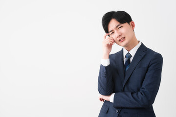 ビジネススーツを着ている若い男性　ビジネスイメージ