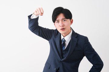 ビジネススーツを着ている若い男性　ビジネスイメージ