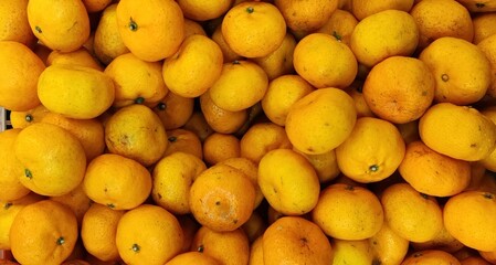 photo of orange fruit when shopping at the grocery store
