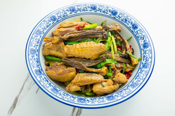 A bowl of spicy fried chicken with velvet antler and mushrooms