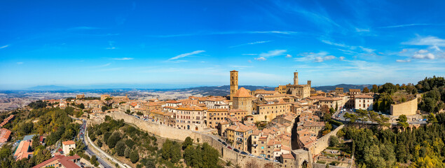 Fototapeta premium Tuscany, Volterra town skyline, church and panorama view. Maremma, Italy, Europe. Panoramic view of Volterra, medieval Tuscan town with old houses, towers and churches, Tuscany, Italy.