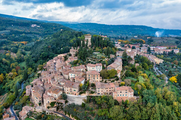 Naklejka premium Cetona, Travel in Tuscany, Italy. Magnificent view of the ancient hilltop village of Cetona, Siena, Italy.