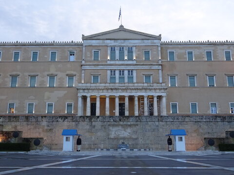 無名戦士の墓　ギリシャ議会議事堂　アテネ　&Beta;&omicron;&upsilon;&lambda;ή &tau;&omega;&nu; &Epsilon;&lambda;&lambda;ή&nu;&omega;&nu;　&Mu;&nu;&eta;&mu;&epsilon;ί&omicron; &tau;&omicron;&upsilon; &Alpha;&gamma;&nu;ώ&sigma;&tau;&omicron;&upsilon; &Sigma;&tau;&rho;&alpha;&tau;&iota;ώ&tau;&eta;