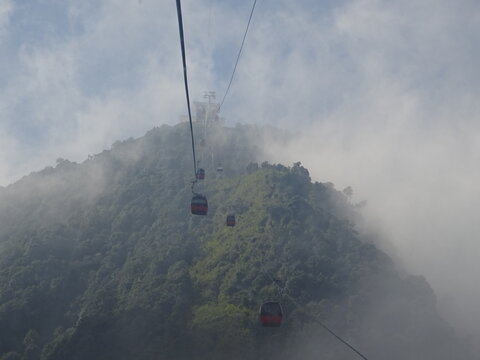 チャンドラギリケーブルカー　カトマンズ・ネパール　चन्द्रागिरि हिल्स केबल कार तल्लो स्टेसन　Chandragiri Cable Car, Katmandu, Nepal