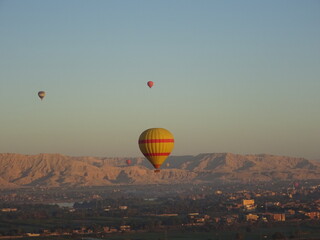 エジプト・ルクソールで熱気球体験　ride on hot-air balloon at Luxor, Egypt