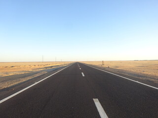 アスワンの郊外の幹線道路　エジプト　Highway 75 of Aswan, Egypt