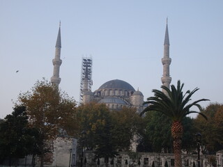 Fototapeta na wymiar スルタンアフメト モスク (ブルーモスク)　イスタンブール・トルコ　Sultanahmet Camii, Istanbul, Turkey