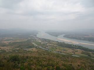 ワットパータークスアからのメコン川の眺め　ノンカーイ・タイ　วัดผาตากเสื้อ　Wat PhataksueNong Khai, Thailand