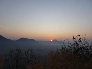 ルーイ県のプートーク山頂から眺めるご来光　จุดชมวิวทะเลหมอกภูทอก　Phu Thok, Loei, Thailand