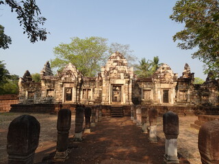 Fototapeta premium プラーサート サドック コークトム歴史公園 サケーオ・タイ ปราสาทสด๊กก๊อกธม Sadok Kok Thom Historical Park, Sa Kaeo, Thailand