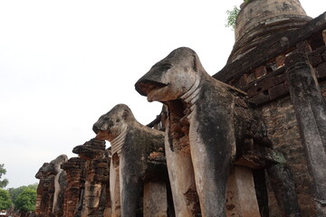 Obraz premium 世界遺産のシーサッチャナーライ歴史公園 スコータイ・タイ Si Satchanalai Historical Park, Sukhothai Thailand อุทยานประวัติศาสตร์ศรีสัชนาลัย