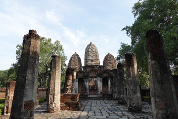 Fototapeta premium 世界遺産のスコータイ歴史公園 スコータイ・タイ Sukhothai Historical Park, Sukhothai Thailand อุทยานประวัติศาสตร์สุโขทัย, วัดมหาธาตุ สุโขทัย