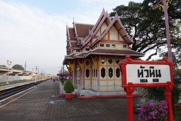 Fototapeta na wymiar Hua Hin train station at Thailand　国鉄ホアヒン駅　หัวหิน