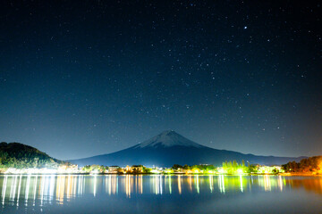 山梨県河口湖　夜の富士山