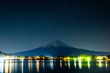 山梨県河口湖　夜の富士山