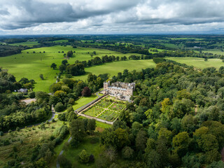 Luftbild von Naworth Castle, auch Naward Castle, bei Brampton