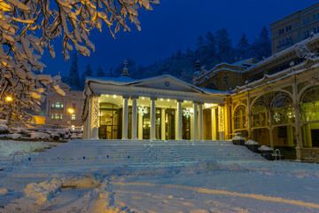 The snow-covered Cross Spring Pavilion (Křížový pramen in Czech) next to the main colonnade -...