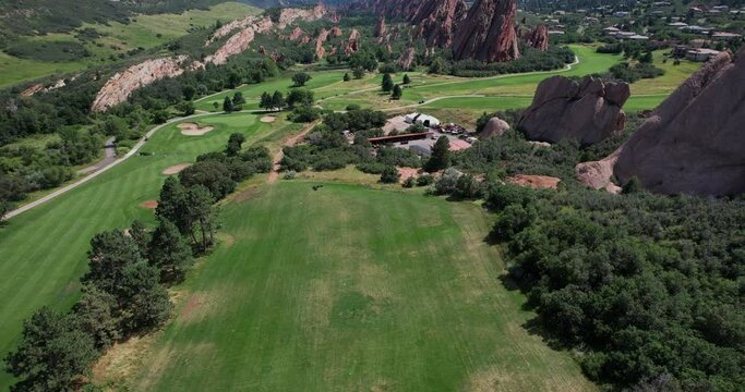 4k drone Golf Course in Red Rocks 2/5