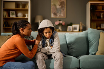 Obraz premium Mother comforting her son at home- teenage problems