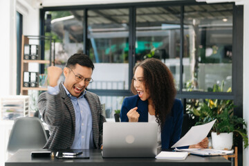 Those who work hard, win in the conference room new startup project.