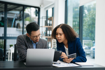 Obraz premium Those who work hard, win in the conference room new startup project.