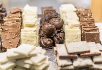 Mix of white chocolate and dulce de leche