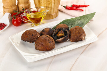 Baked brown champignons with spices