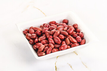 Raw peanut heap for roast
