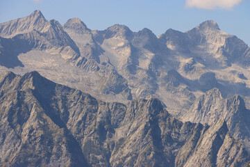 Majestätische Hochgebirgslandschaft der Bernina-Alpen Blick von Osten auf die Gruppe um den Pizzo...