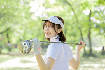 ゴルフ　若い女