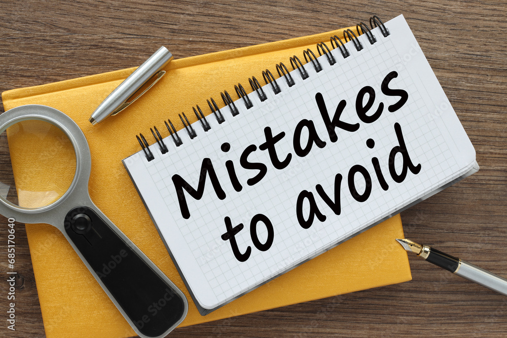 Aufkleber mistakes to avoid yellow notepad with text on the page. white pen