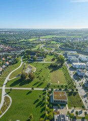 Der Sheridan-Park in Augsburg-Pfersee im Luftbild, Blick über die Grünanlage zum ehemaligen Casino