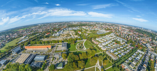 Panoramablick auf den Sheridan-Park in Augsburg-Pfersee, Blick über die Grünanlage nach Norden