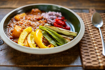 手作りインドチキンカレー焼き野菜を添えて